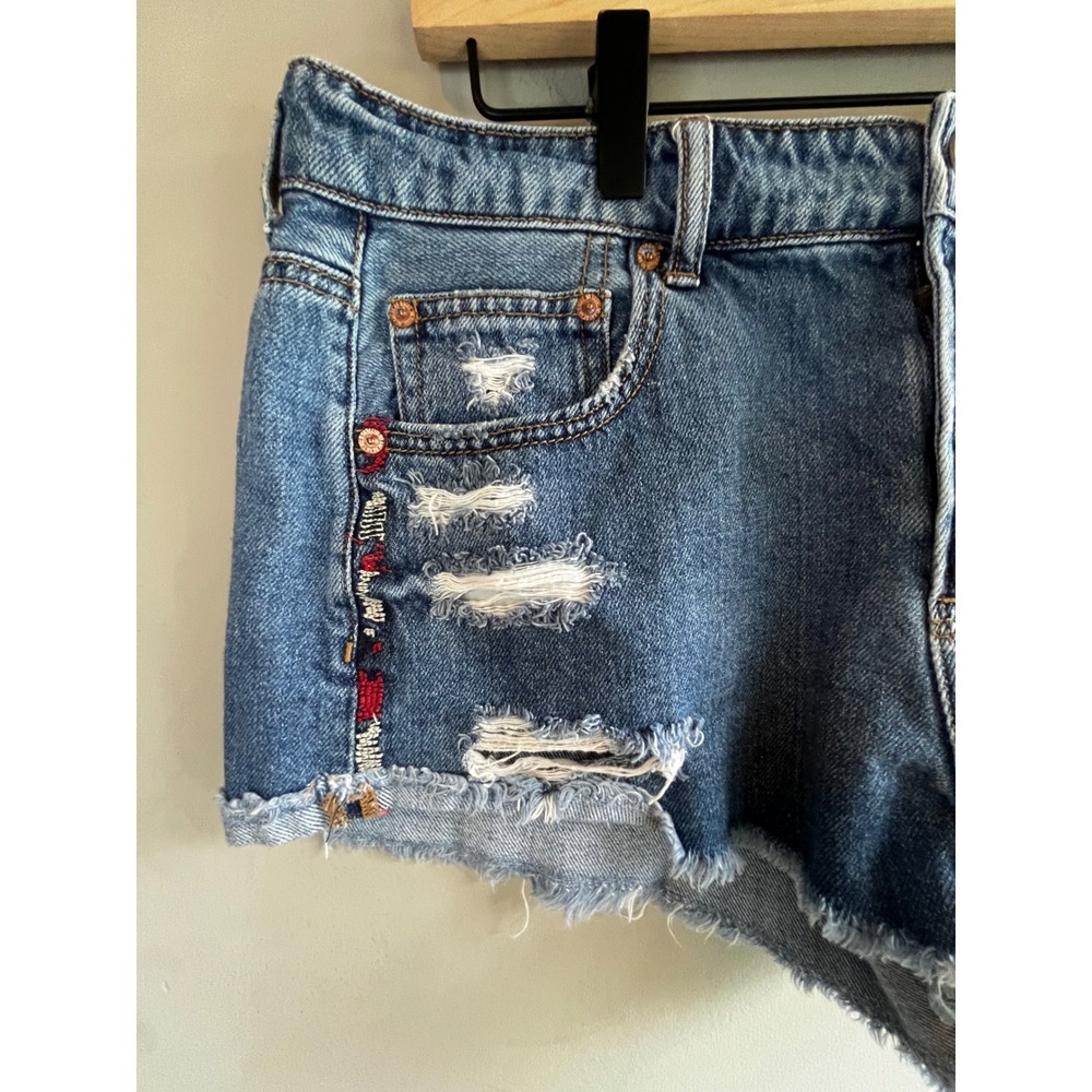 American Eagle Denim Distressed Embroidered Festival Jean Shorts Size 12 Boho - Picture 3 of 8